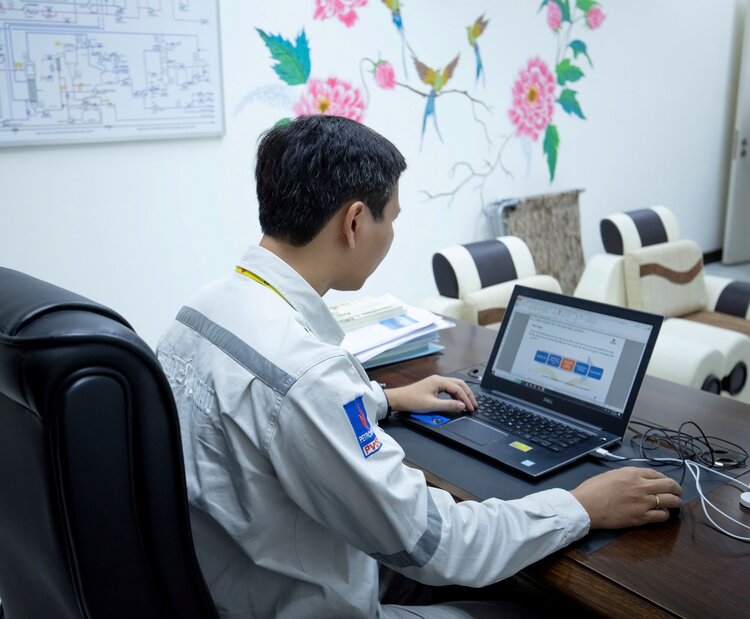 Workers in the oil and gas industry are always improving their qualifications, skills and expertise. Photo: Vietnam Oil and Gas Union