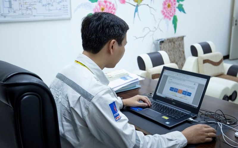 Workers in the oil and gas industry are always improving their qualifications, skills and expertise. Photo: Vietnam Oil and Gas Union