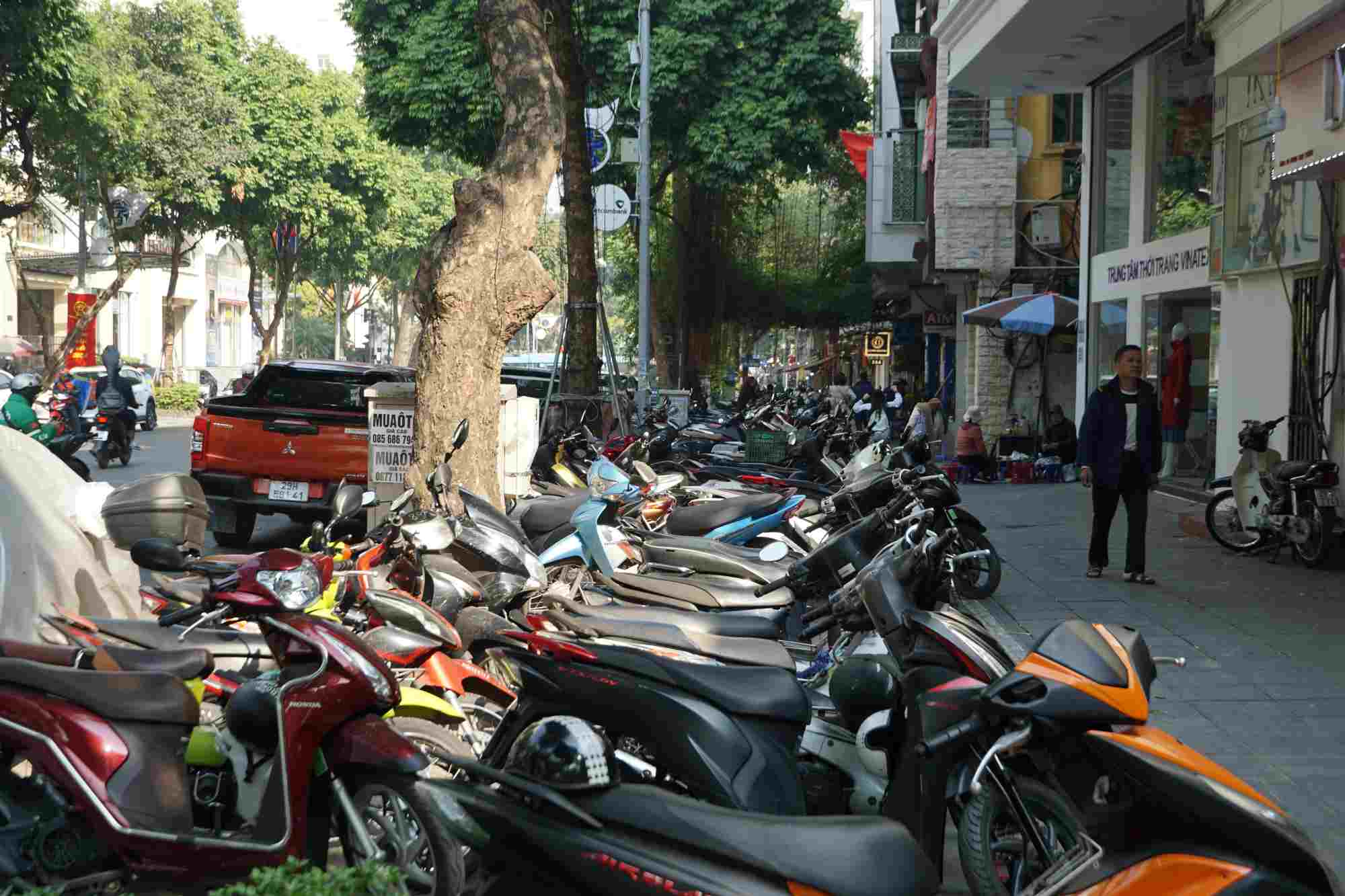 Hanoi's sidewalks are chaotic with shops and vehicles parked everywhere in pedestrian spaces. Photo: Ngoc Thuy