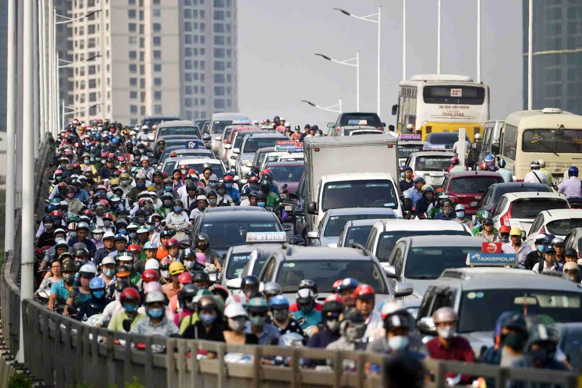 The main source of local air pollution in Hanoi is emissions from road vehicles. Photo: Hai Nguyen