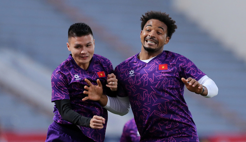 Midfielder Quang Hai holds the captain's armband in the match between Vietnam and Indonesia. Photo: VFF
