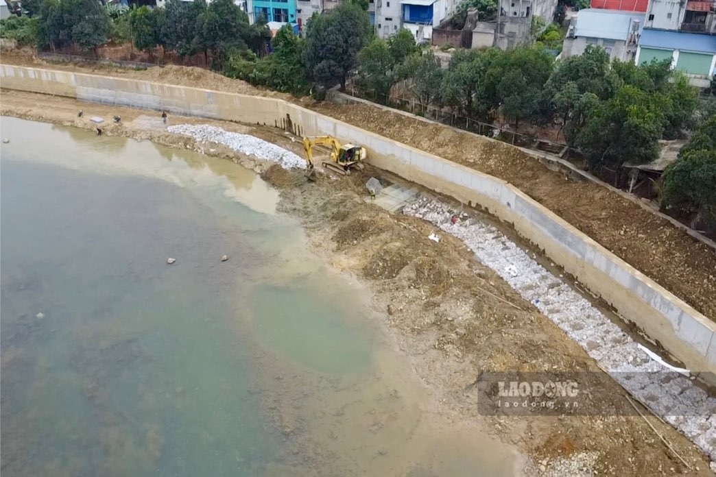 The hundred-billion-dong embankment project in Thai Nguyen is gradually being completed after nearly a year of construction. Photo: Viet Bac.