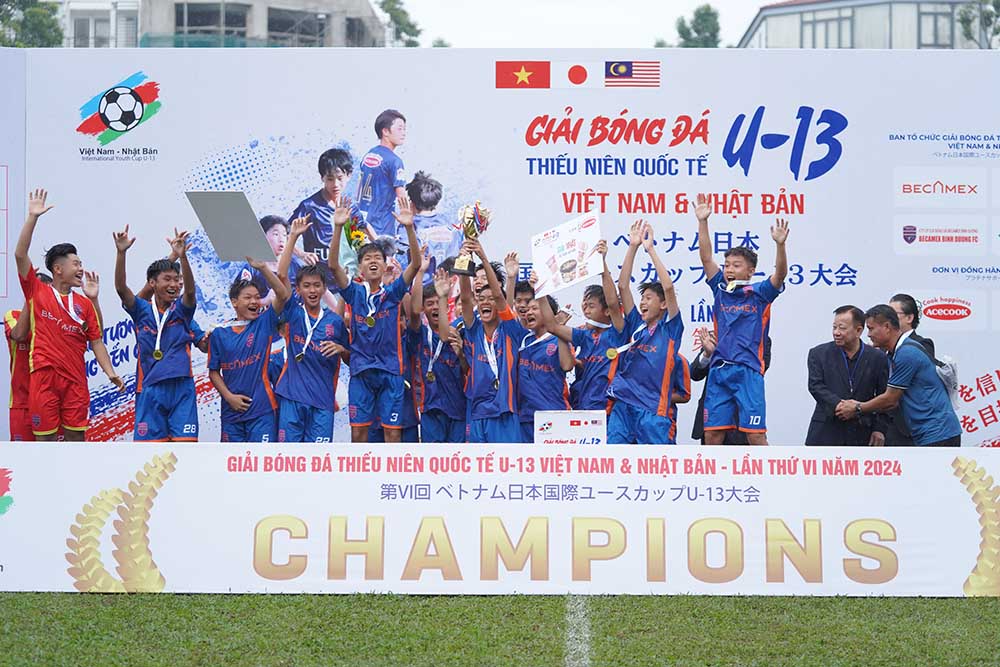 Closing ceremony of the 2024 Vietnam - Japan U13 International Youth Football Tournament. Photo: Binh Duong Department of Culture, Sports and Tourism