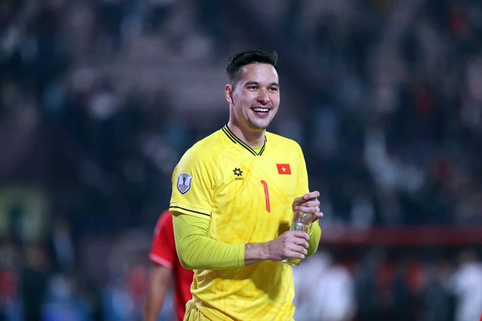 Goalkeeper Nguyen Filip smiles after Vietnam's victory over Indonesia. Photo: Huu Tuan