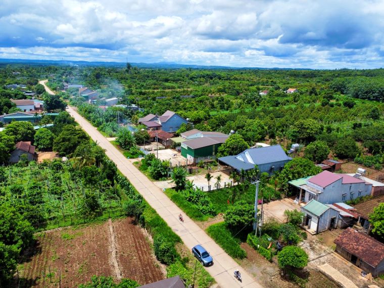 The rural appearance in Dak Nong province has changed a lot towards spaciousness and modernity. Photo: Bao Lam