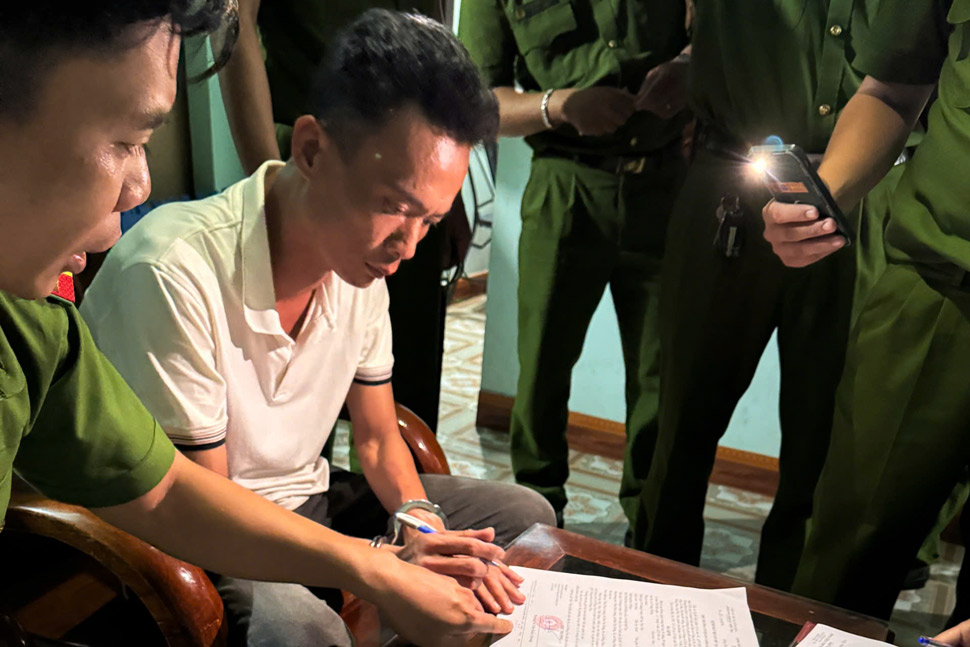 Đối tượng Lê Trung Thông bị bắt về tội Lừa đảo chiếm đoạt tài sản. Ảnh: Công an thị xã Đông Hòa (Phú Yên)