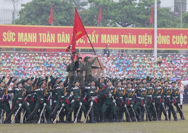 Man xep hinh nghe thuat chu de “Ban hung ca Dien Bien” do cac nghe si, chien si Doan nghi le quan doi bieu dien tai Le ky niem 70 nam Chien thang Dien Bien Phu. Anh: Quang Phuc