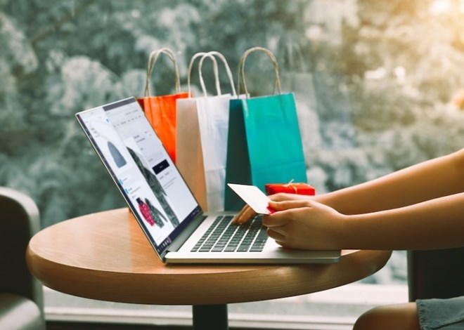 In recent years, e-commerce has been developing strongly, becoming a major trend in global trade. Photo: Xinhua