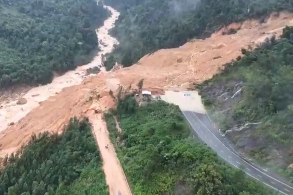 Image of Khanh Le Pass landslide from above. Photo: Huu Long
