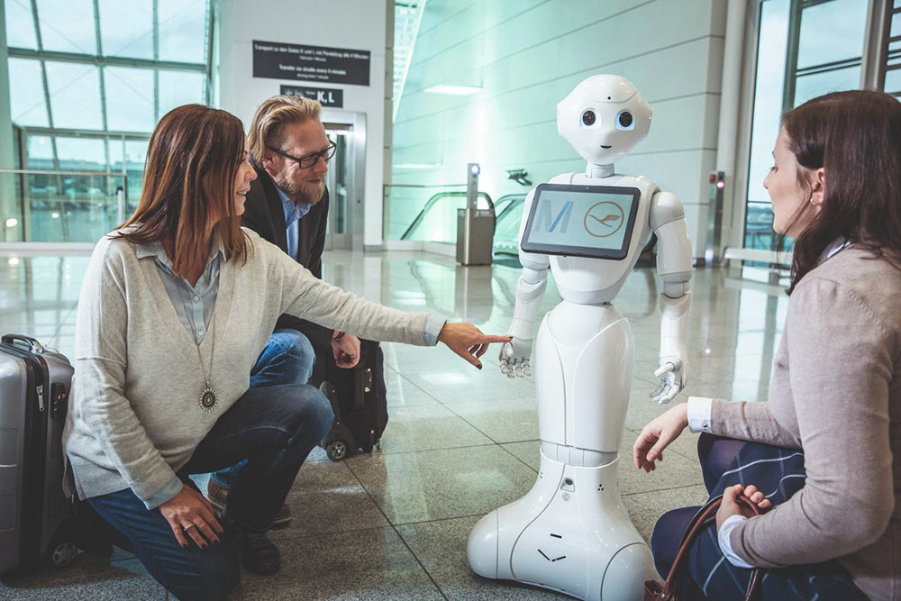 The first test of a humanoid robot with integrated artificial intelligence (AI) at an airport in Germany in 2018. Photo: Munich Airport
