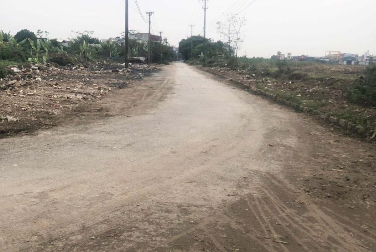 Cleaning up spontaneous garbage dumps in Van Chang village after Lao Dong Newspaper's reflection. Photo: Provided by local people