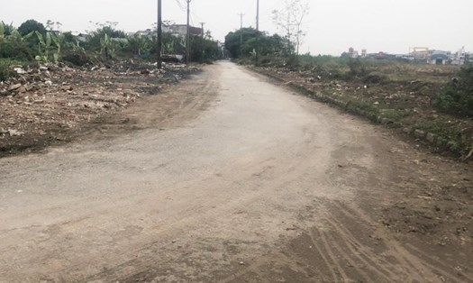 Dọn dẹp những bãi rác tự phát ở thôn Vân Chàng sau phản ánh của Báo Lao Động. Ảnh: Người dân cung cấp