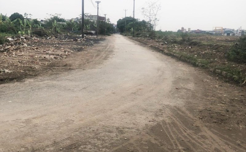 Cleaning up spontaneous garbage dumps in Van Chang village after Lao Dong Newspaper's reflection. Photo: Provided by local people