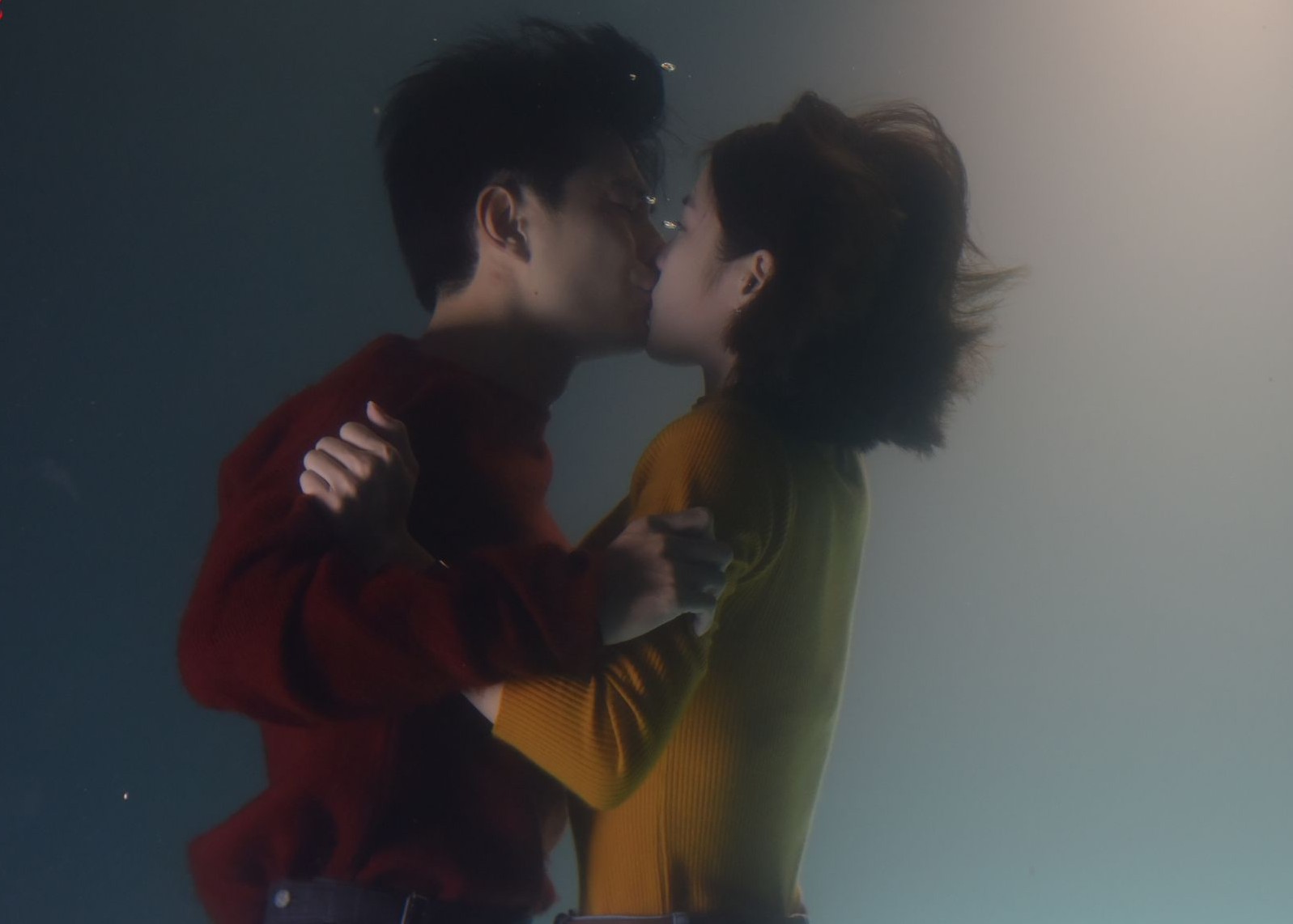 Kissing scene of Quoc Huy - Trinh My Duyen in "The Third Party's Fault?". Photo: Producer.