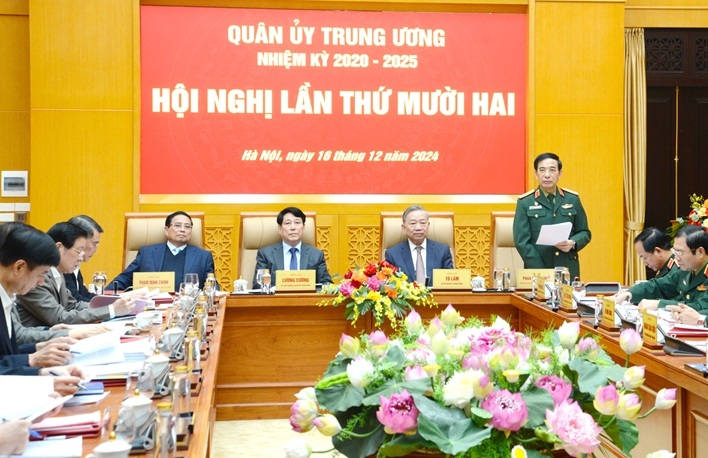 Đại tướng Phan Văn Giang - Ủy viên Bộ Chính trị, Phó Bí thư Quân ủy Trung ương, Bộ trưởng Bộ Quốc phòng - phát biểu điều hành hội nghị. Ảnh: QĐND 