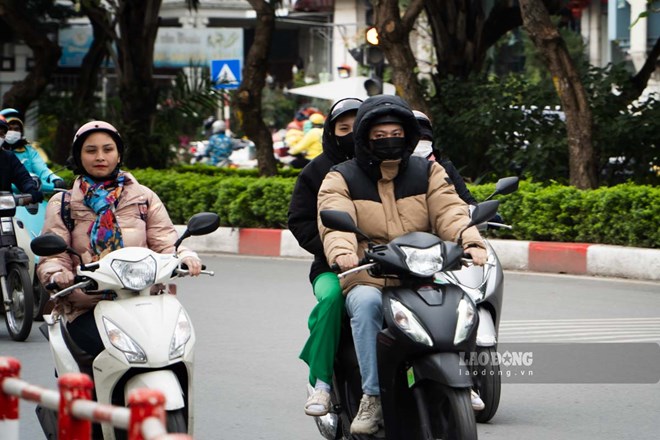 Weather forecast for Hanoi is cold tomorrow morning, December 17, with hot days. Photo: Diep Trang
