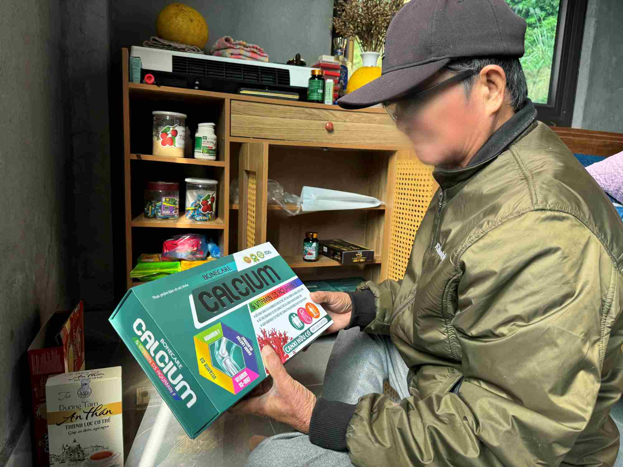 The elderly are gullible and trust the “Zero-cost Tour”. Photo: Khanh Linh