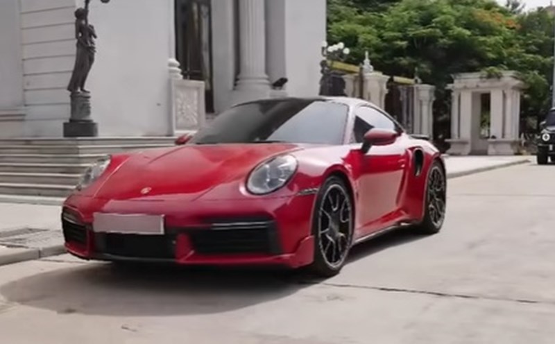 The Porsche 911 Turbo S 992 supercar often appears in Mr Pips' videos. Photo cut from video