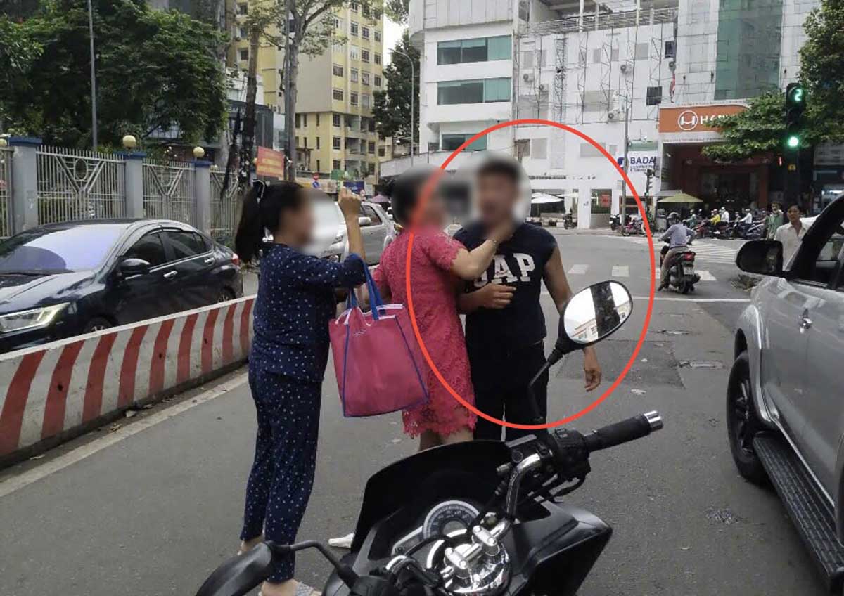 Hiện trường vụ tài xế đánh người gần Bệnh viện Từ Dũ (Quận 1). Ảnh: Công an TPHCM cung cấp