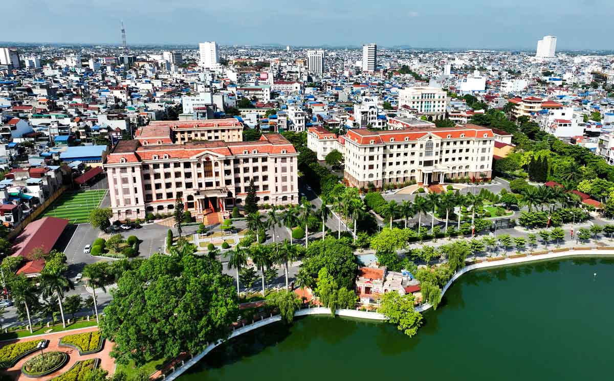 Nam Dinh is orienting the structure, arrangement and consolidation of 12 departments after streamlining the organizational structure. Photo: Tran Anh