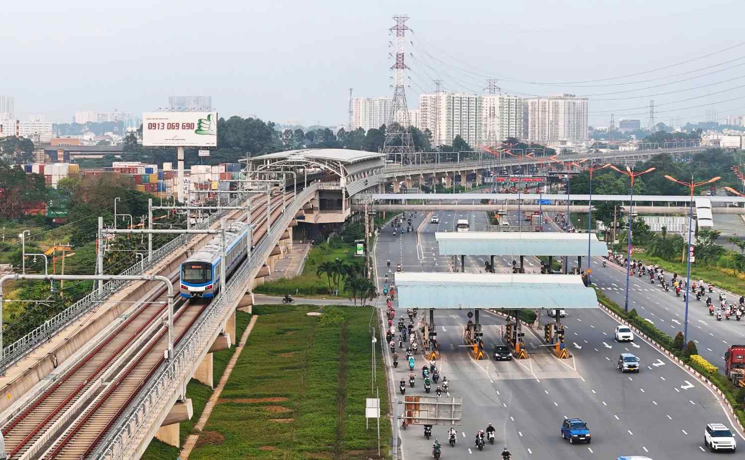 Hiện Metro số 1 đang trong đợt chạy thử cuối cùng với 200 chuyến/ngày (đến hết 21.12), trước khi chính thức vận hành thương mại từ ngày 22.12.