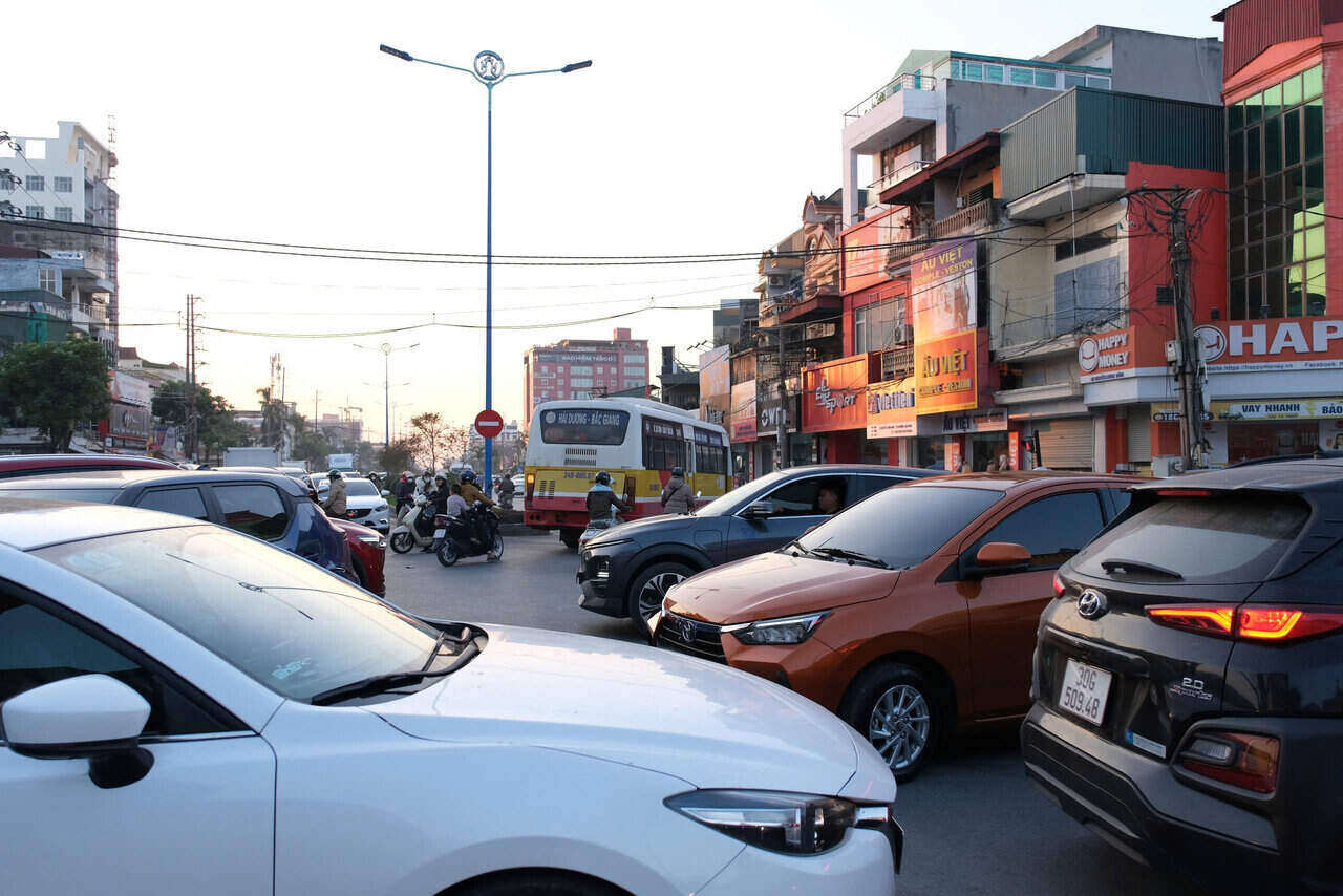 Hình ảnh giao thông lộn xộn tại ngã tư Ngô Quyền – Nguyễn Lương Bằng (TP Hải Dương). Ảnh: Mai Hương