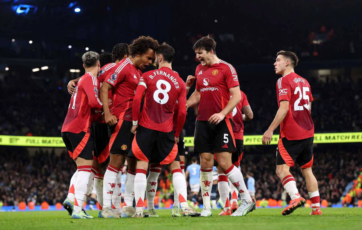 Man United vua bat ngo gianh chien thang truoc Man City ngay tai Etihad. Anh: Manchester United