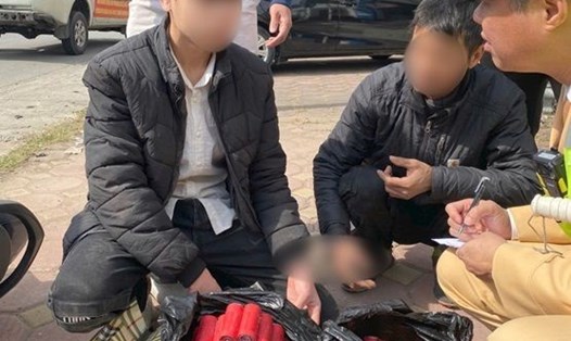2 đối tượng chở pháo lậu tăng ga bỏ trốn khi bị Công an Hải Dương kiểm tra. Ảnh: Công an tỉnh Hải Dương
