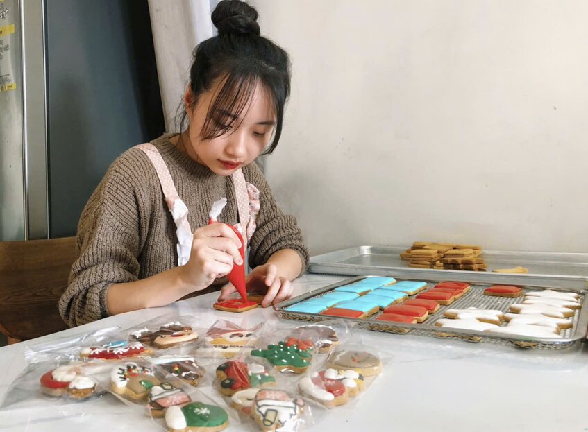 Christmas cookies are loved by many young people at Christmas. Photo: Lan Huong.