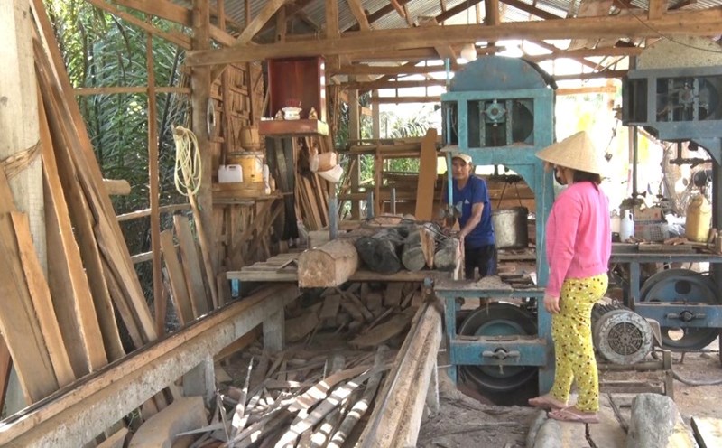 Mr. Duoc and Ms. Tuyet's family have risen above poverty sustainably thanks to loans from the National Target Program. Photo: Xuan Nhi