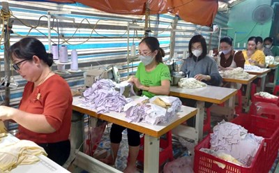 Many free vocational training programs help Khmer women improve their lives. Photo: Xuan Nhi