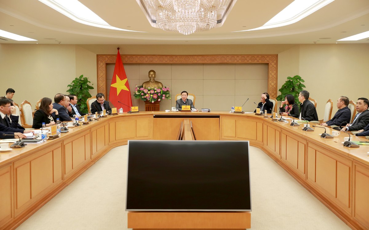 Deputy Prime Minister Tran Hong Ha worked with the Ministry of Natural Resources and Environment and the Ministry of Agriculture and Rural Development on December 17 on the merger plan. Photo: VGP/Minh Khoi