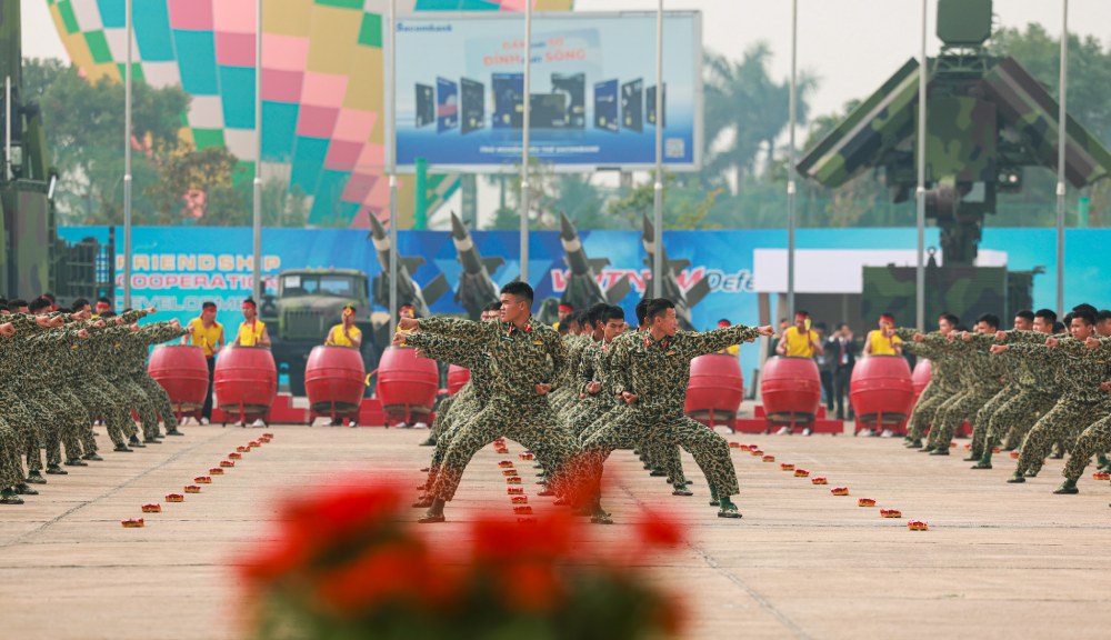 Man trinh dien cua dac cong du kien tai Trien lam Quoc phong quoc te Viet Nam. 