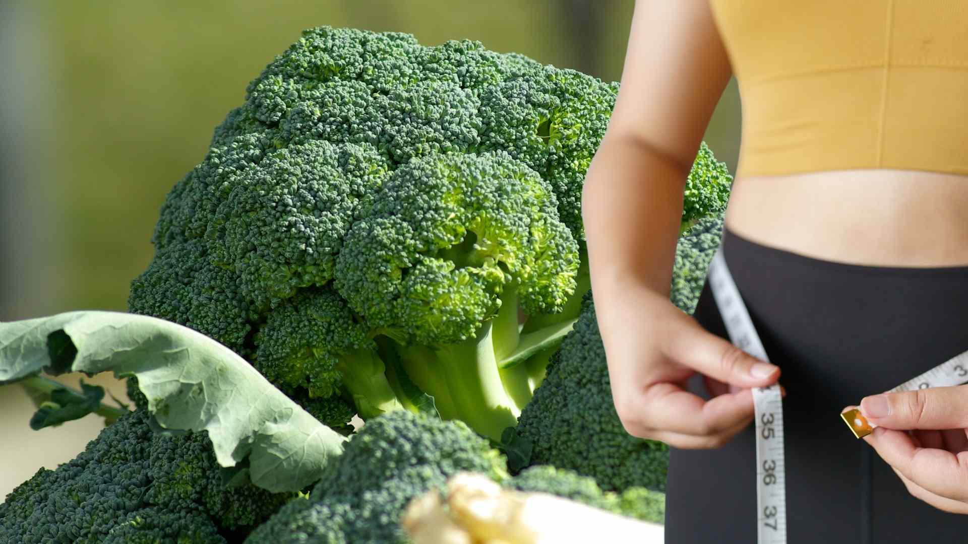 Regularly eating broccoli can reduce visceral fat. Graphics: Ha May