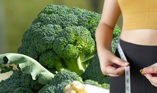 Thường xuyên ăn bông cải xanh có thể giảm mỡ nội tạng. Đồ họa: Hạ Mây