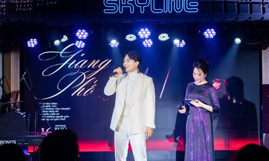 Nhạc sĩ Dương Trường Giang giới thiệu sản phẩm âm nhạc sau một khoảng thời gian dài vắng bóng. Ảnh: NVCC