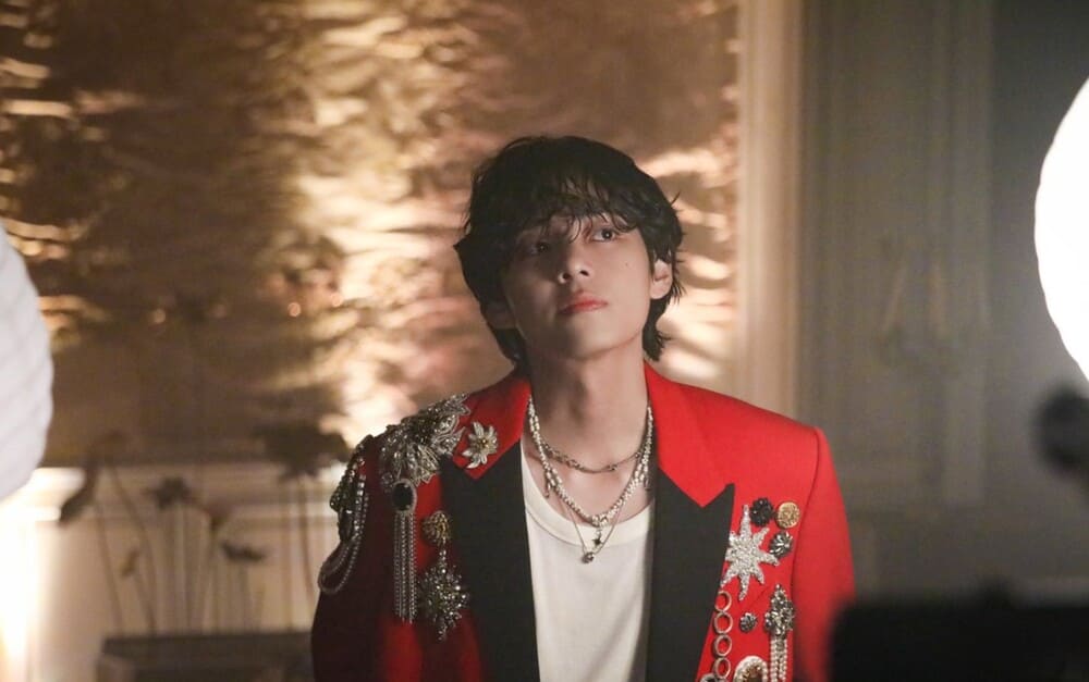 "Winter Ahead" by male idol V in collaboration with Park Hyo Shin promises to be a favorite song for Christmas 2024. Photo: Xinhua