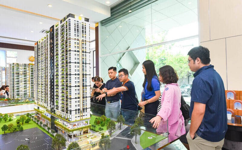 The interest rate after the promotion is what makes home buyers calculate. Photo: Bao Chuong