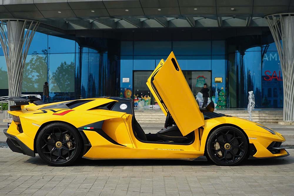 Lamborghini Aventador LP700-4 convertible with SVJ body kit is attracting attention in the car enthusiast community in Vietnam. Photo: Anh Luong