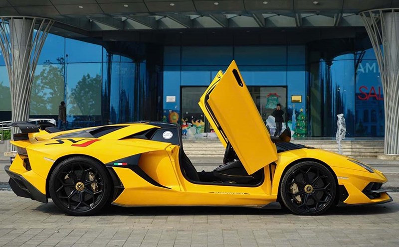 Lamborghini Aventador LP700-4 convertible with SVJ body kit is attracting attention in the car enthusiast community in Vietnam. Photo: Anh Luong