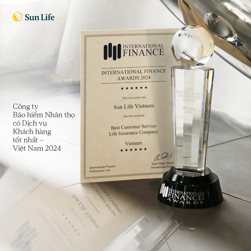 Sun Life Vietnam received the award: "Life Insurance Company with the Best Customer Service - Vietnam 2024". Photo: Provided by DN