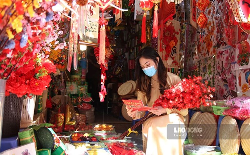 On the occasion of Tet At Ty 2025, cadres, civil servants, public employees and workers in the public sector will have a 9-day holiday. Illustration photo: T.Vuong