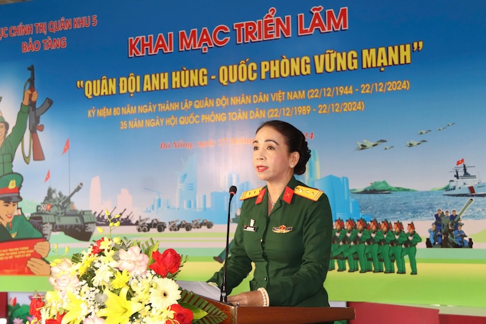 Thuong ta Tran Thi Anh Thu, Giam doc Bao tang Quan khu 5. Anh: Nguyen Linh