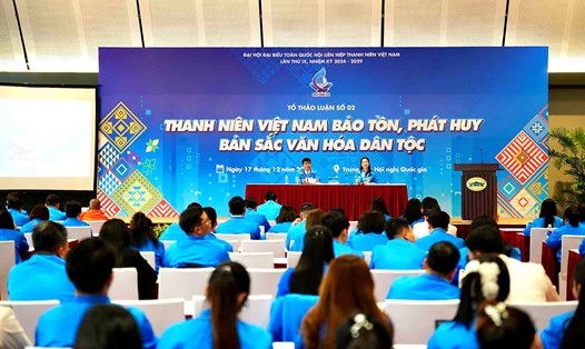 Tổ thảo luận số 2 với chủ đề "Thanh niên Việt Nam tham gia bảo tồn, phát huy bản sắc văn hóa dân tộc". Ảnh: Hữu Chánh