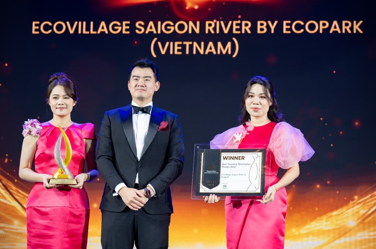 Dai dien nha sang lap Ecopark - chu dau tu Ecovillage Saigon River nhan giai thuong Khu do thi Thiet ke quy hoach tong the tot nhat chau A.