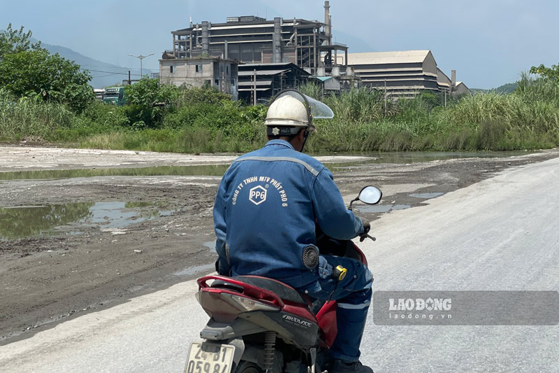 Many workers in Lao Cai are looking forward to the 2025 Tet bonus. Photo: Dinh Dai
