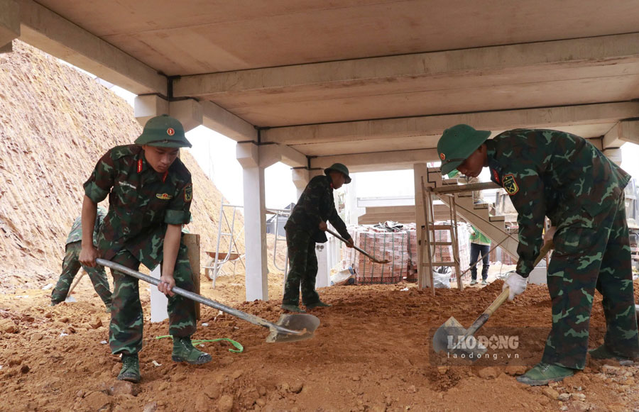 Do thoi gian gap gap cung thoi tiet nhung ngay qua mua nhieu, tranh thu nhung ngay tanh, nang rao, cac don vi huy dong toi da luc luong, may moc lam ngay dem.