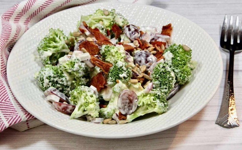 With this 7-day menu, you will get enough calcium from both animal and plant sources, helping to strengthen bone and joint health and reduce the risk of bone diseases. Photo: Quoc Chung.