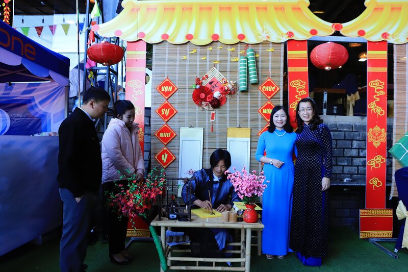 Spring activities in the "Tet Sum Vay" Program 2024 of Lam Dong Provincial Labor Federation. Photo: D. Lam