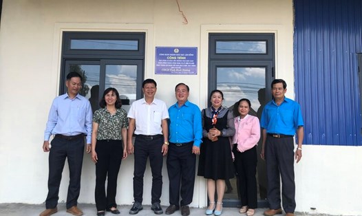 LĐLĐ huyện Đức Trọng phối hợp với Công đoàn Giáo dục tỉnh Lâm Đồng vận động nguồn lực xây dựng nhà công vụ giáo viên vùng khó khăn trị giá hơn 200 triệu đồng. Ảnh: N.Hiệp